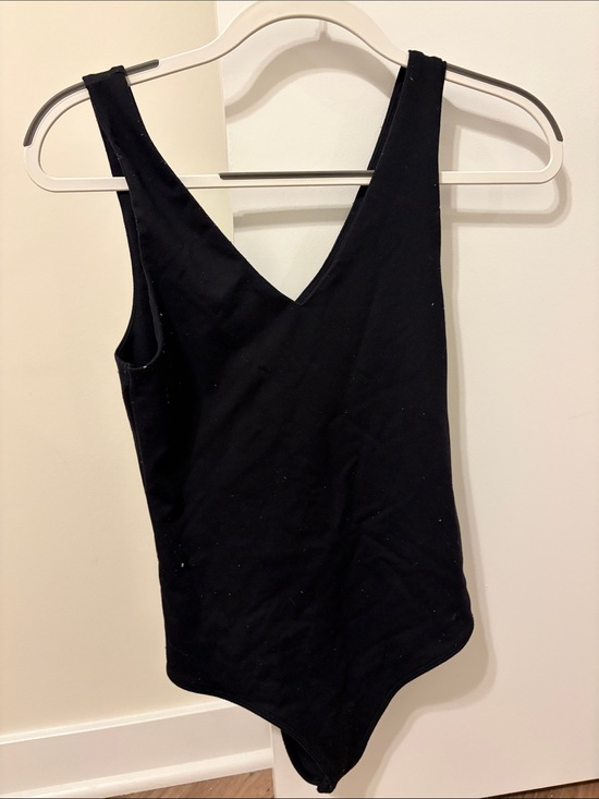 Abercrombie & Fitch Tops - Abercrombie & Fitch Black V-Neck Sleeveless Bodysuit